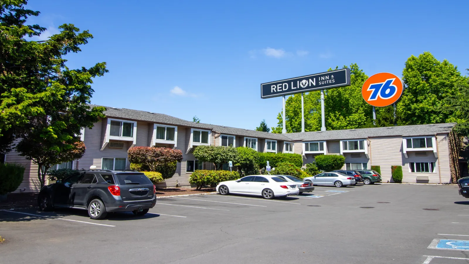 Attractive Hotel Exterior